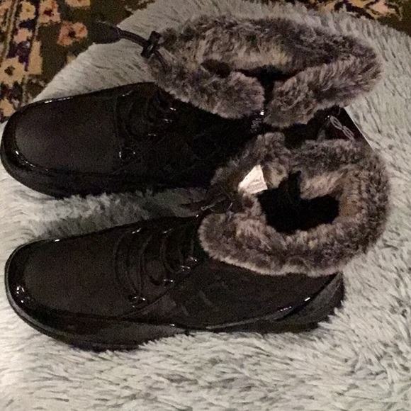 NWT Totes Thermolite Waterproof Faux Fur fully lined Half Boots. Size 8 M. - Picture 1 of 9